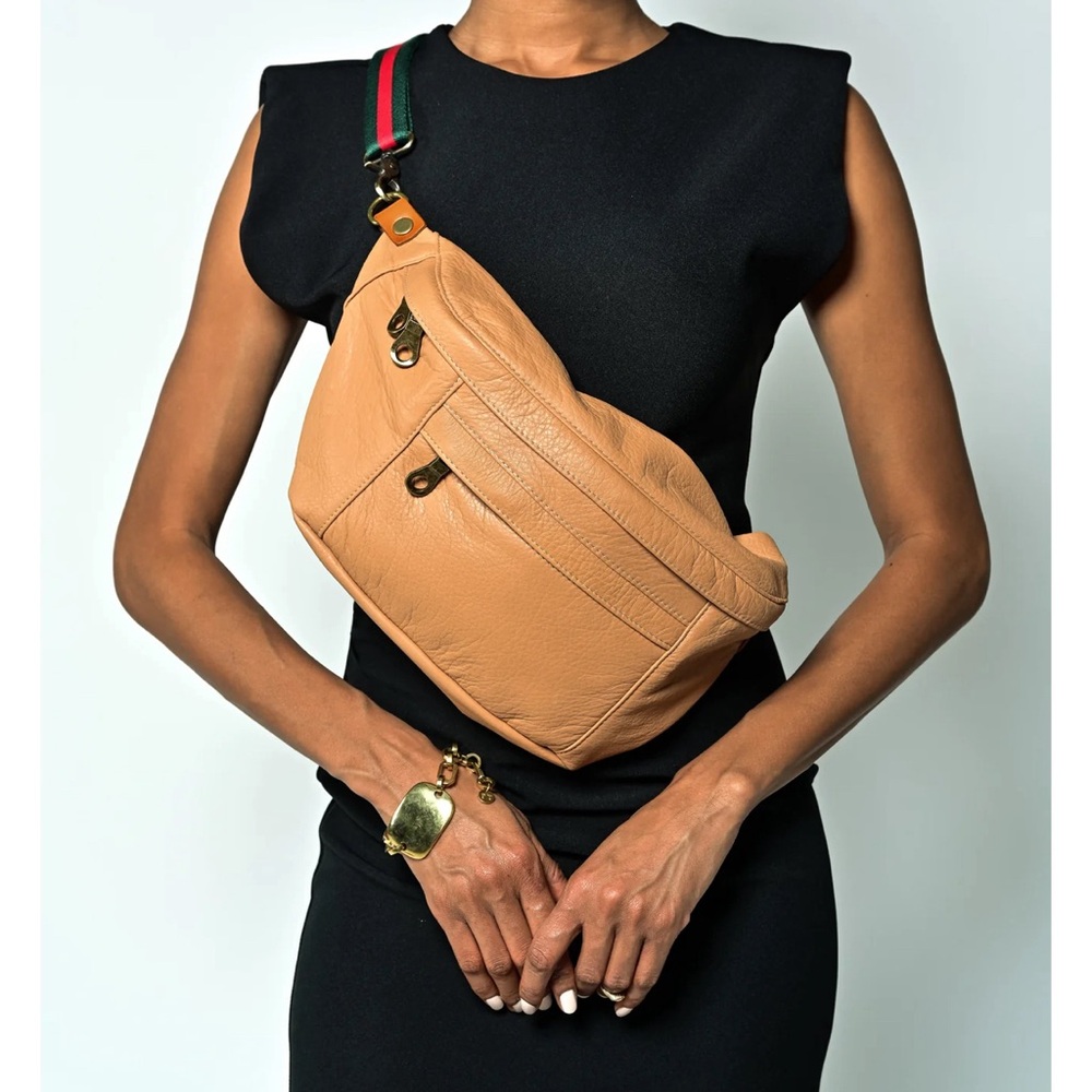 Parker Thatch Cross My Heart Crossbody Sling Bag *Like New* with Shoulder Strap